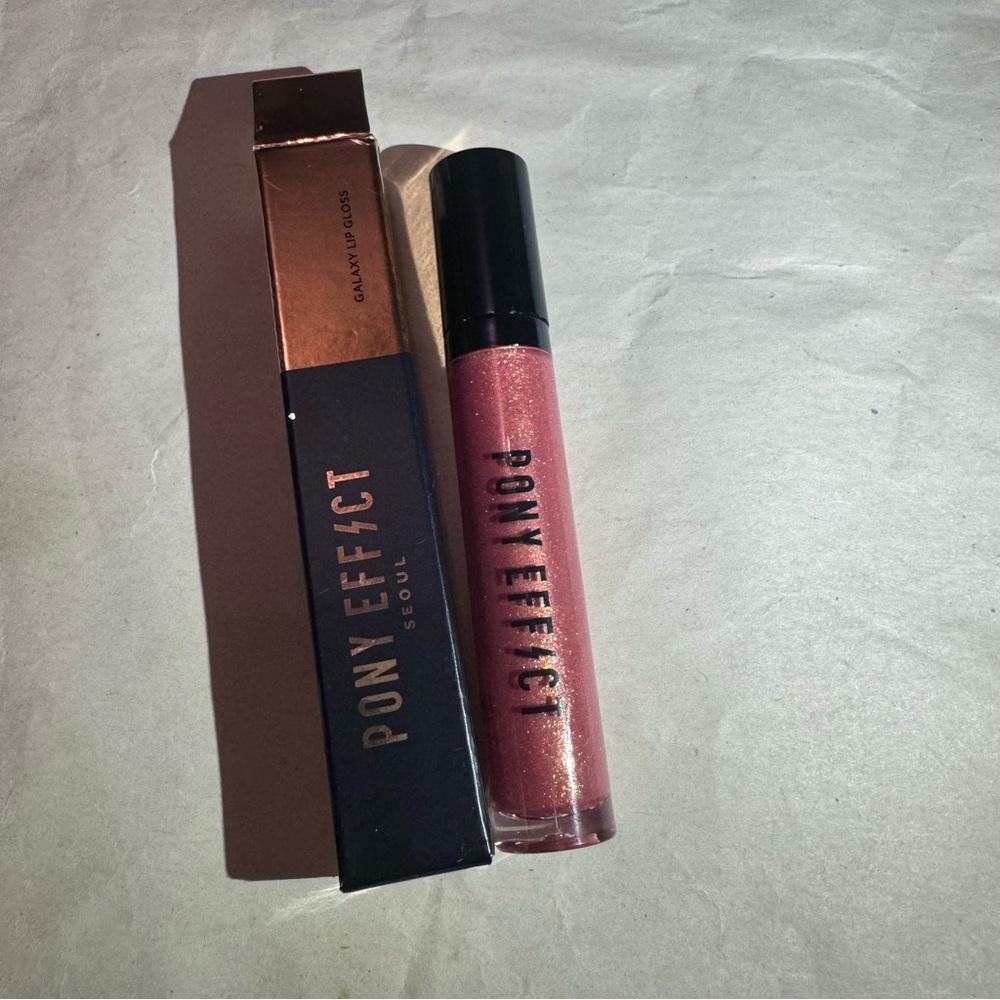 Pony effect lip gloss